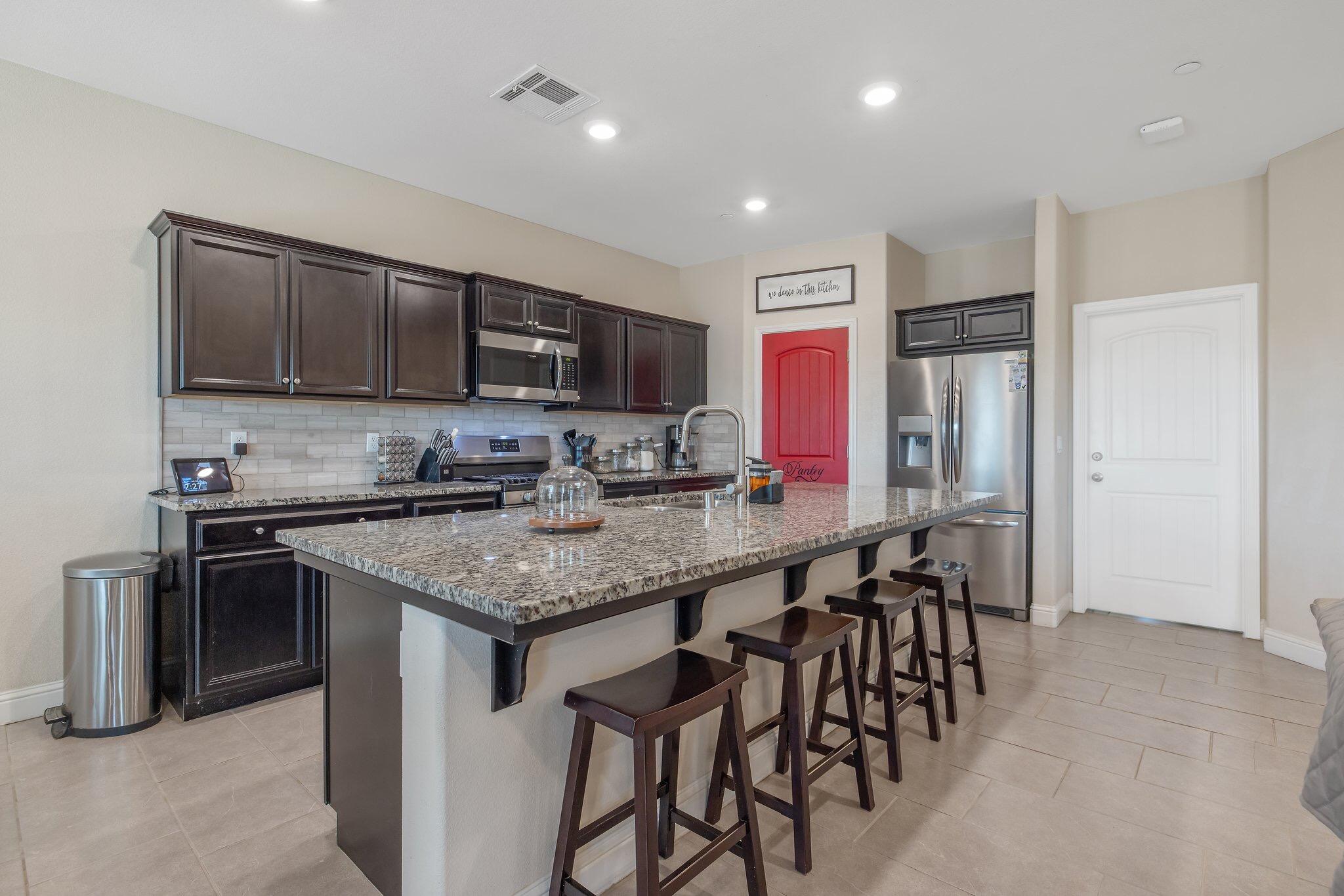 1851 Softwind Dr, Tulare, CA 93274