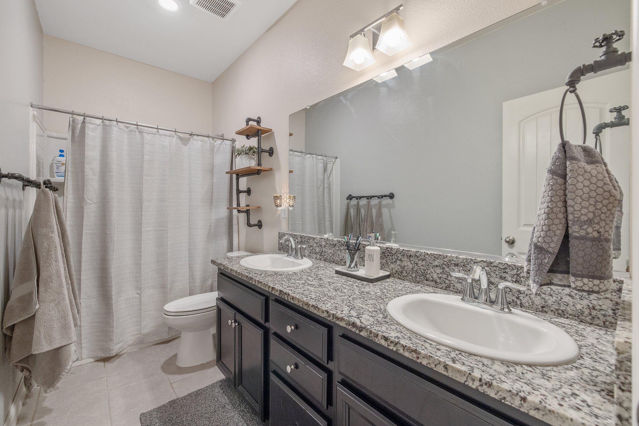 1851 Softwind Dr, Tulare, CA 93274