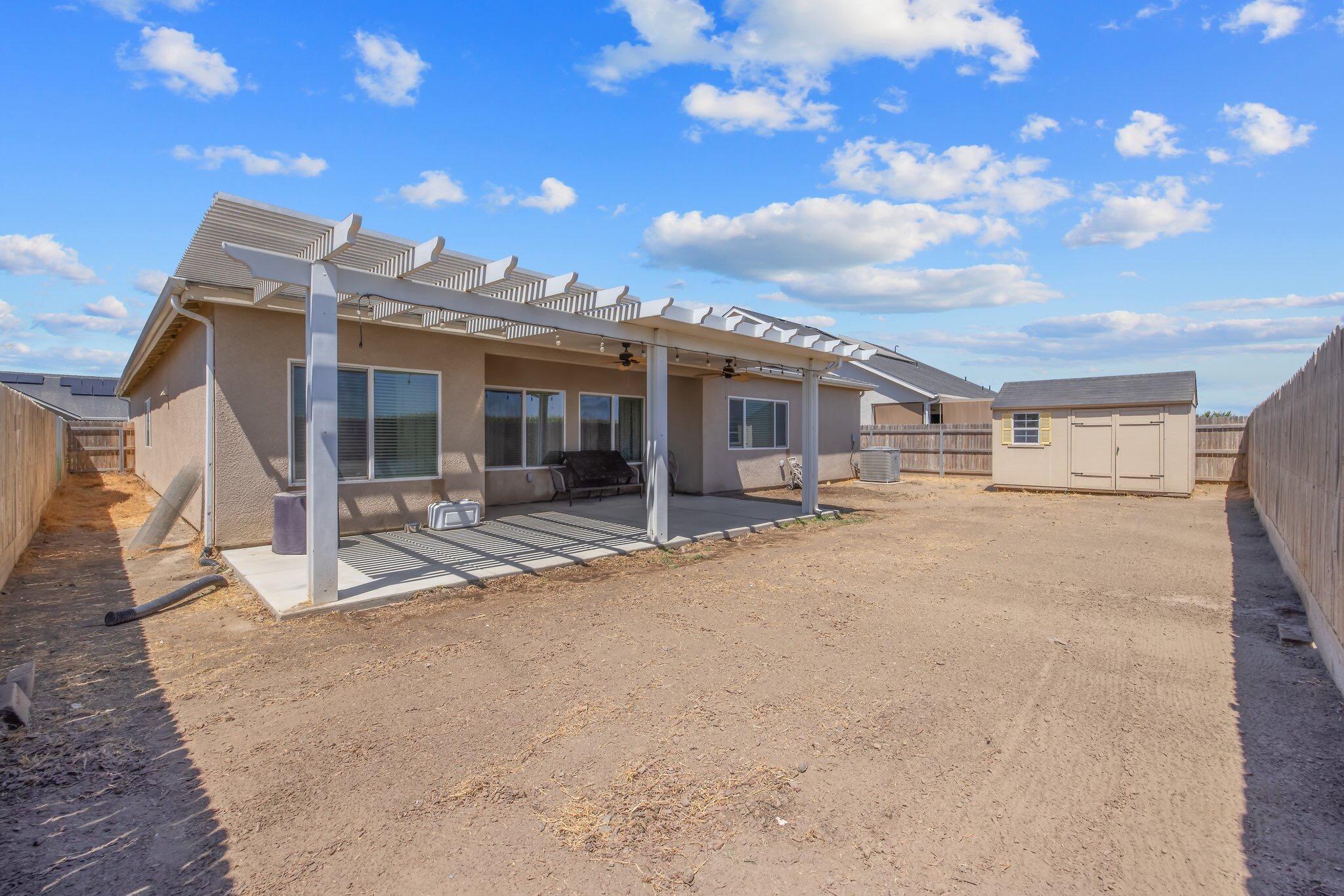 1851 Softwind Dr, Tulare, CA 93274