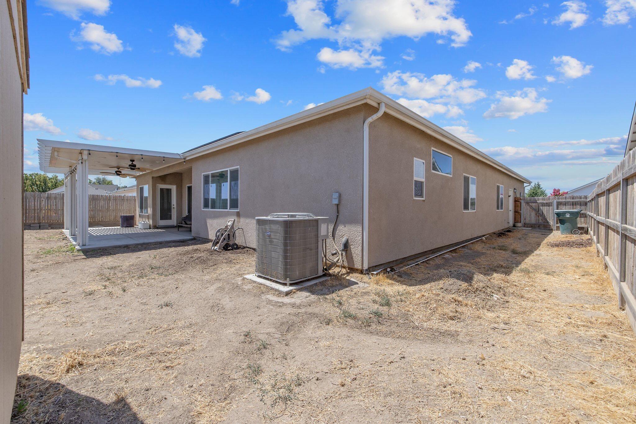 1851 Softwind Dr, Tulare, CA 93274