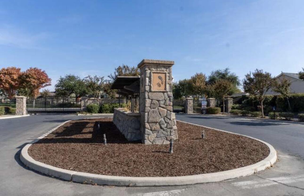 1851 Softwind Dr, Tulare, CA 93274