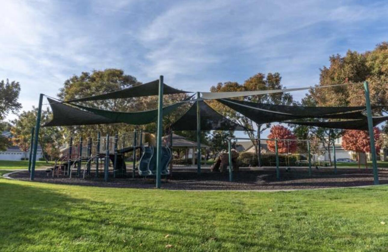 1851 Softwind Dr, Tulare, CA 93274