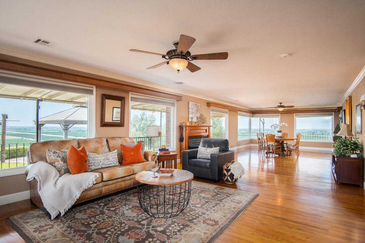 23124 Round Valley Dr, Lindsay, CA 93247