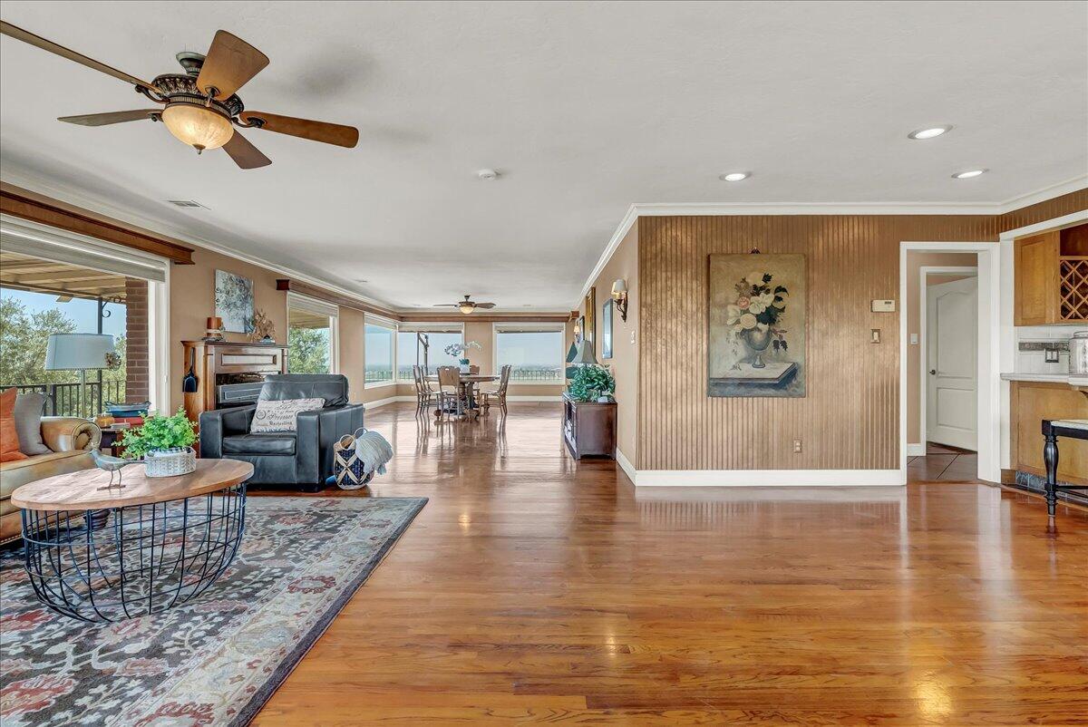 23124 Round Valley Dr, Lindsay, CA 93247