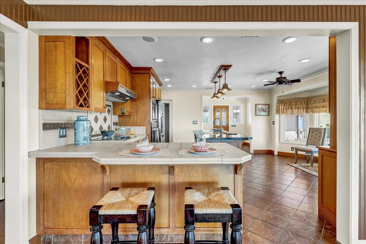 23124 Round Valley Dr, Lindsay, CA 93247