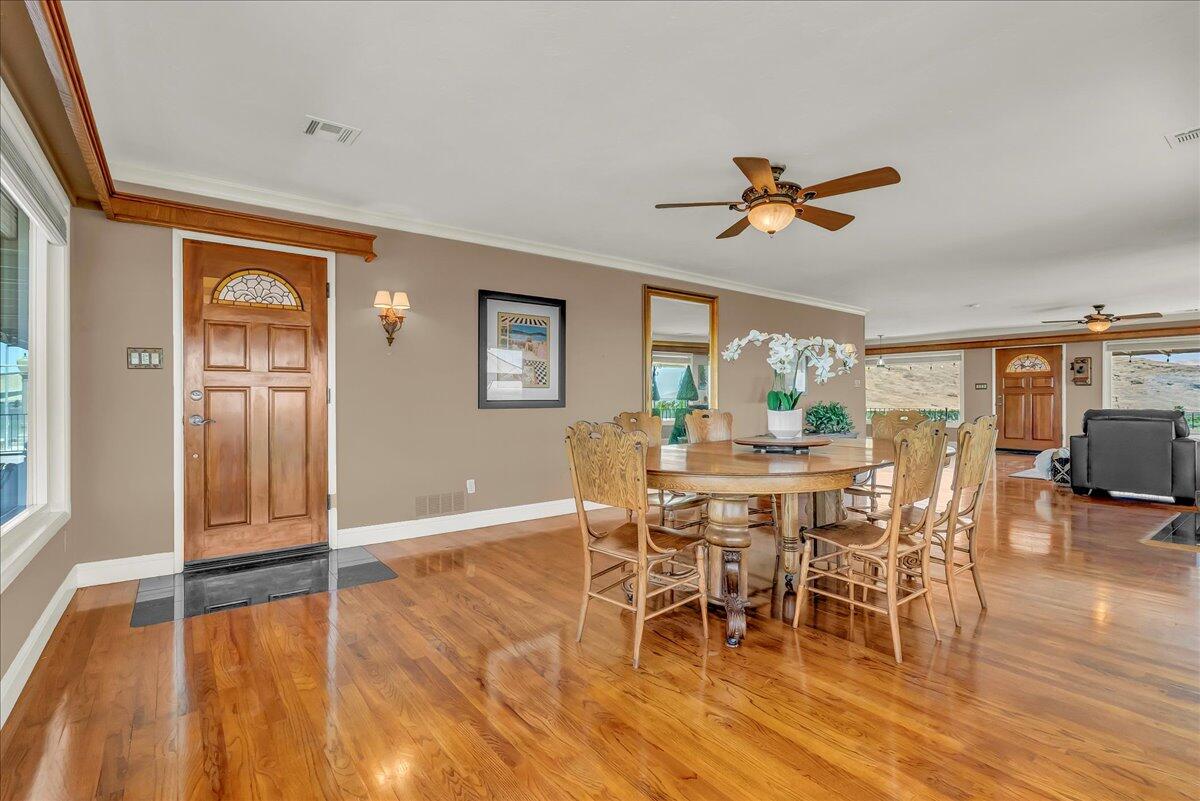 23124 Round Valley Dr, Lindsay, CA 93247