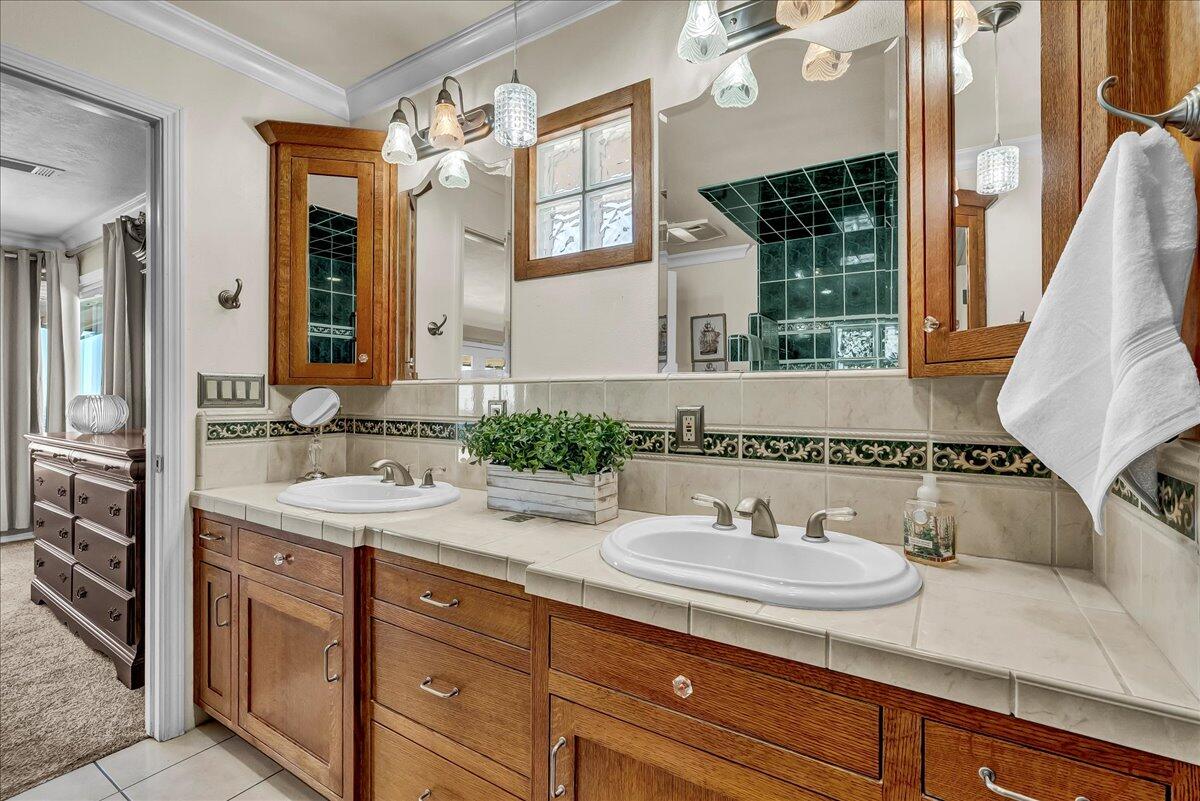 23124 Round Valley Dr, Lindsay, CA 93247