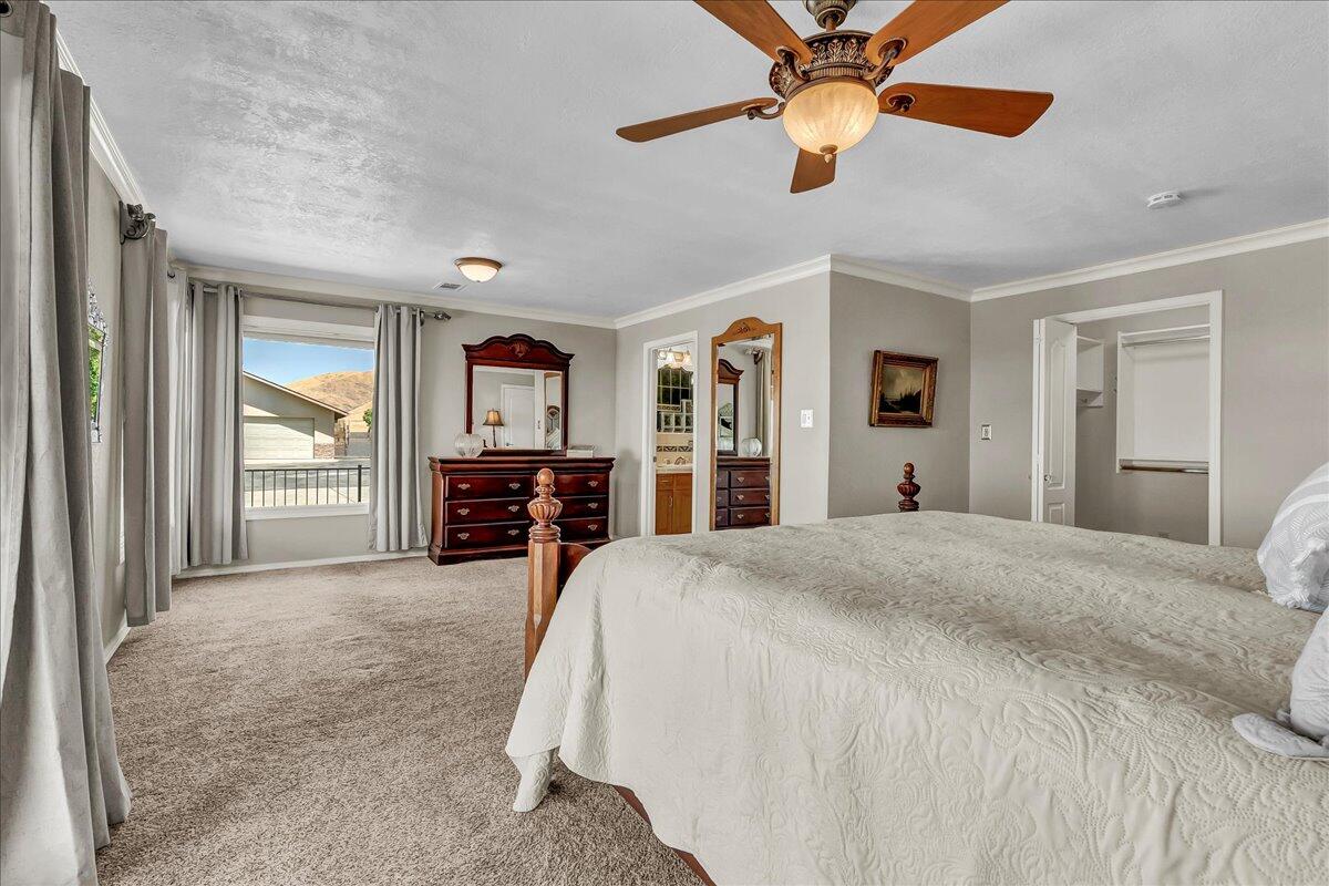 23124 Round Valley Dr, Lindsay, CA 93247