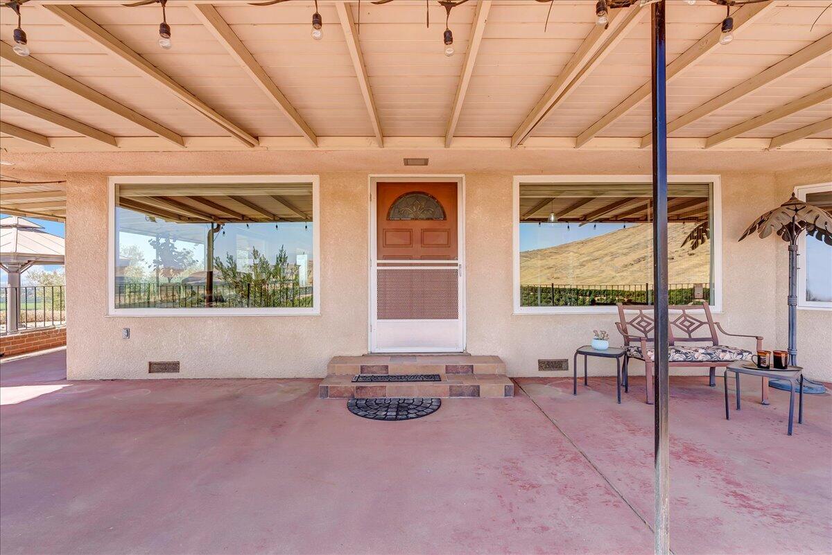 23124 Round Valley Dr, Lindsay, CA 93247