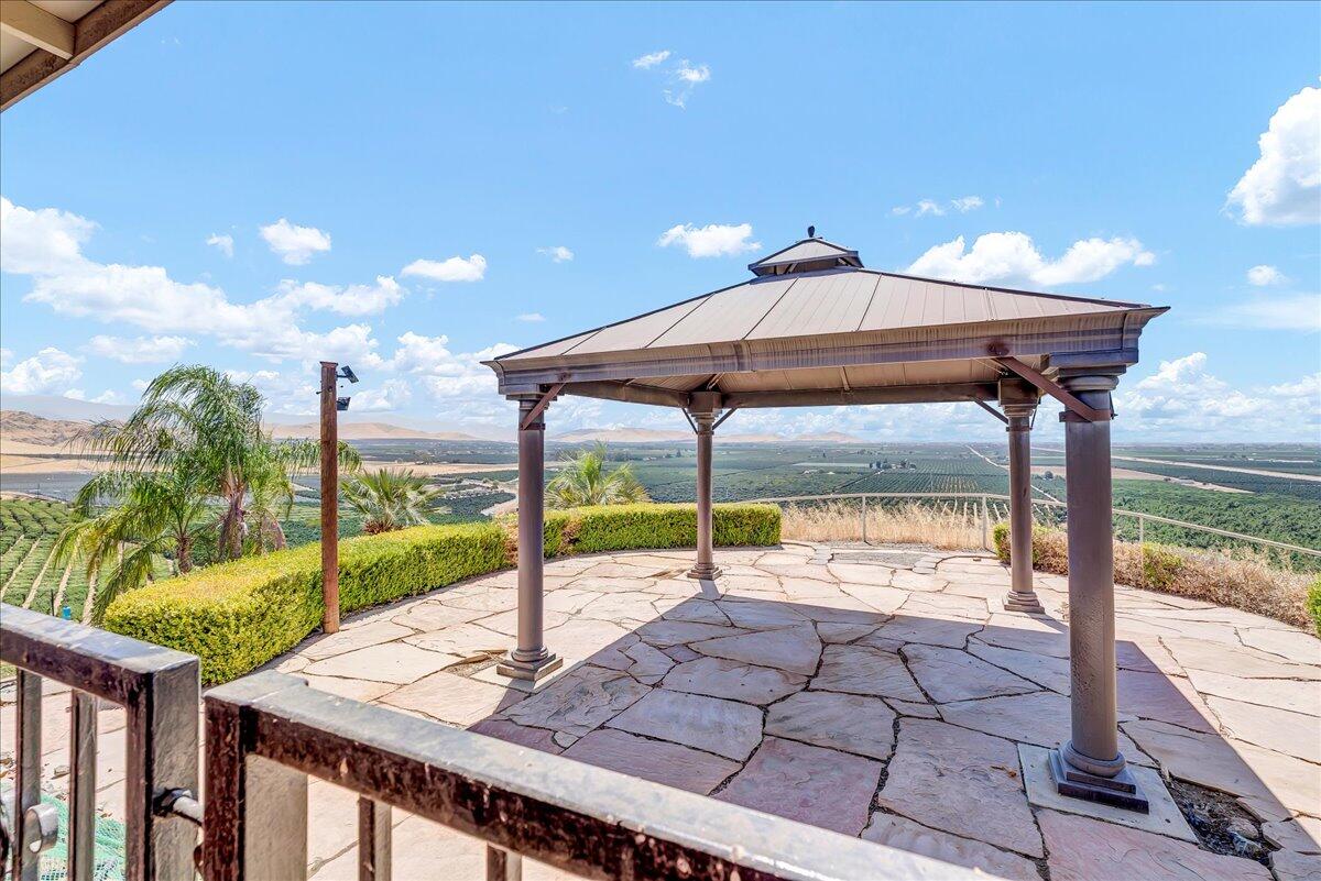 23124 Round Valley Dr, Lindsay, CA 93247