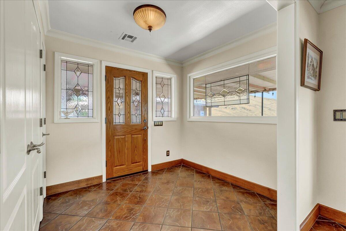 23124 Round Valley Dr, Lindsay, CA 93247