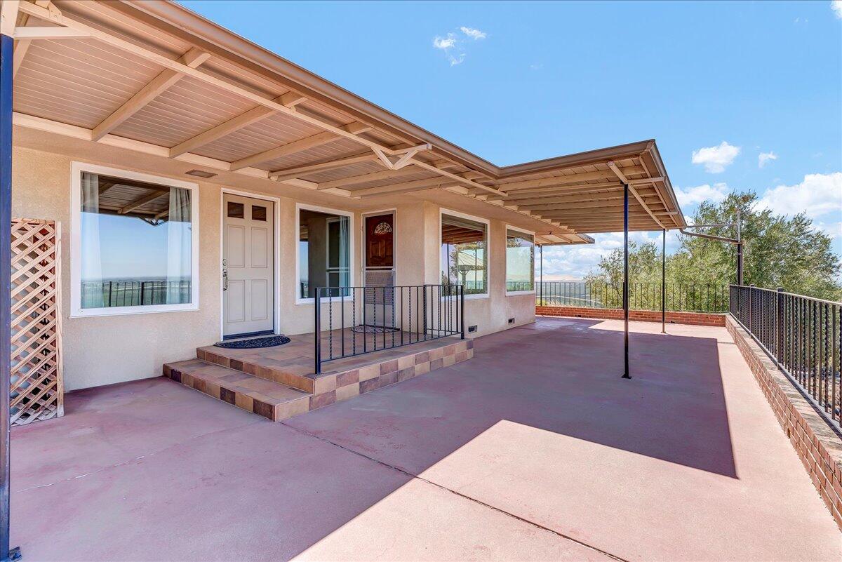 23124 Round Valley Dr, Lindsay, CA 93247