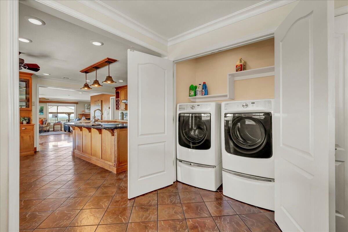 23124 Round Valley Dr, Lindsay, CA 93247