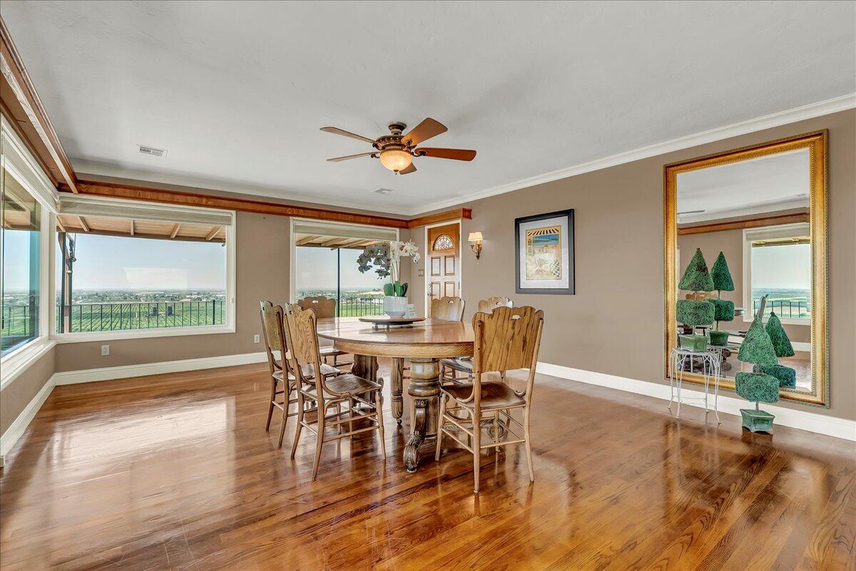 23124 Round Valley Dr, Lindsay, CA 93247