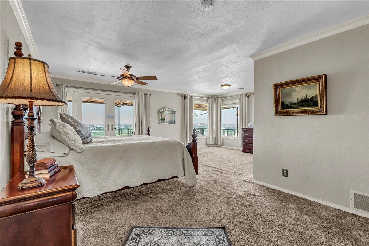 23124 Round Valley Dr, Lindsay, CA 93247