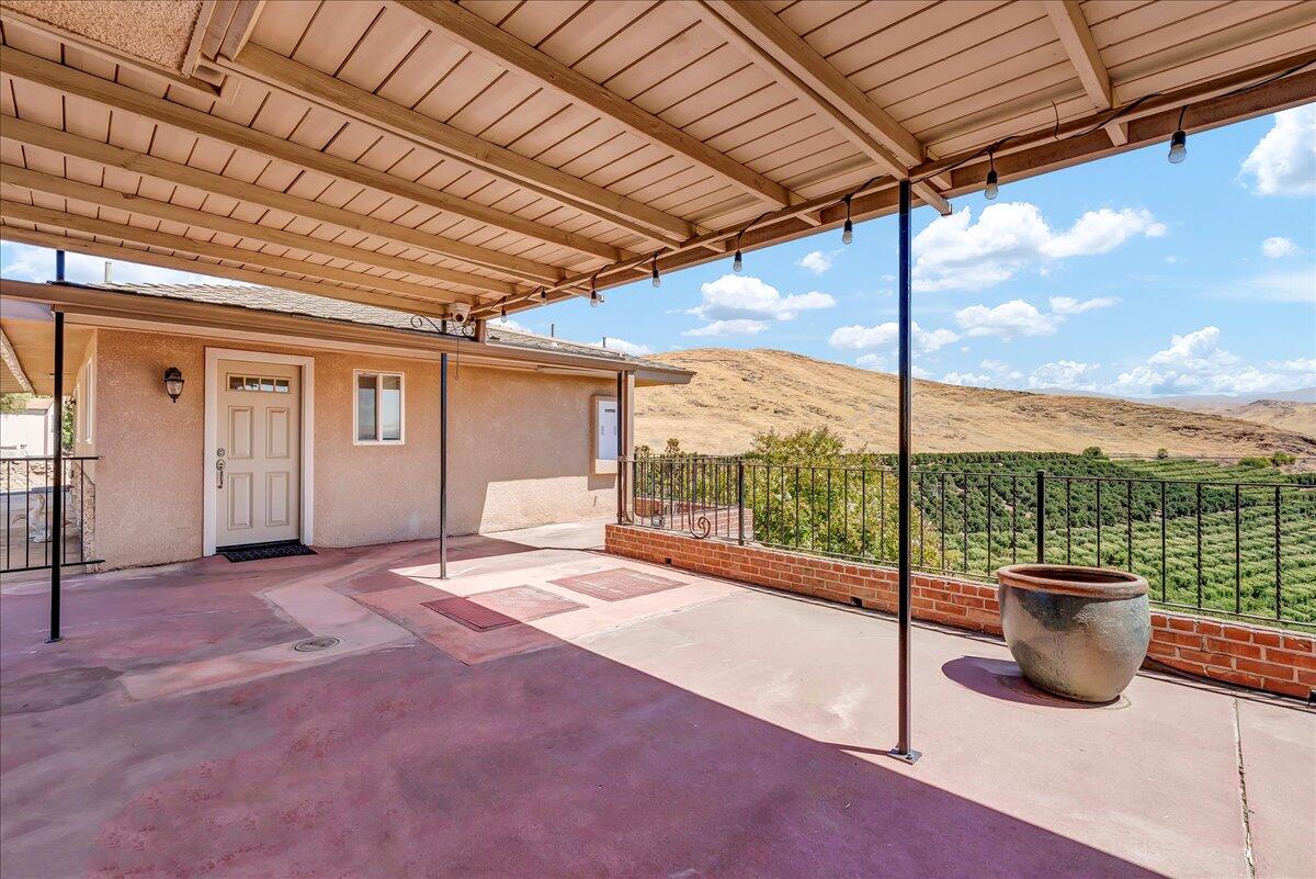 23124 Round Valley Dr, Lindsay, CA 93247