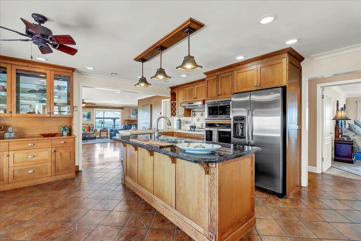 23124 Round Valley Dr, Lindsay, CA 93247