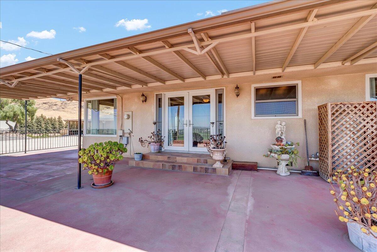 23124 Round Valley Dr, Lindsay, CA 93247