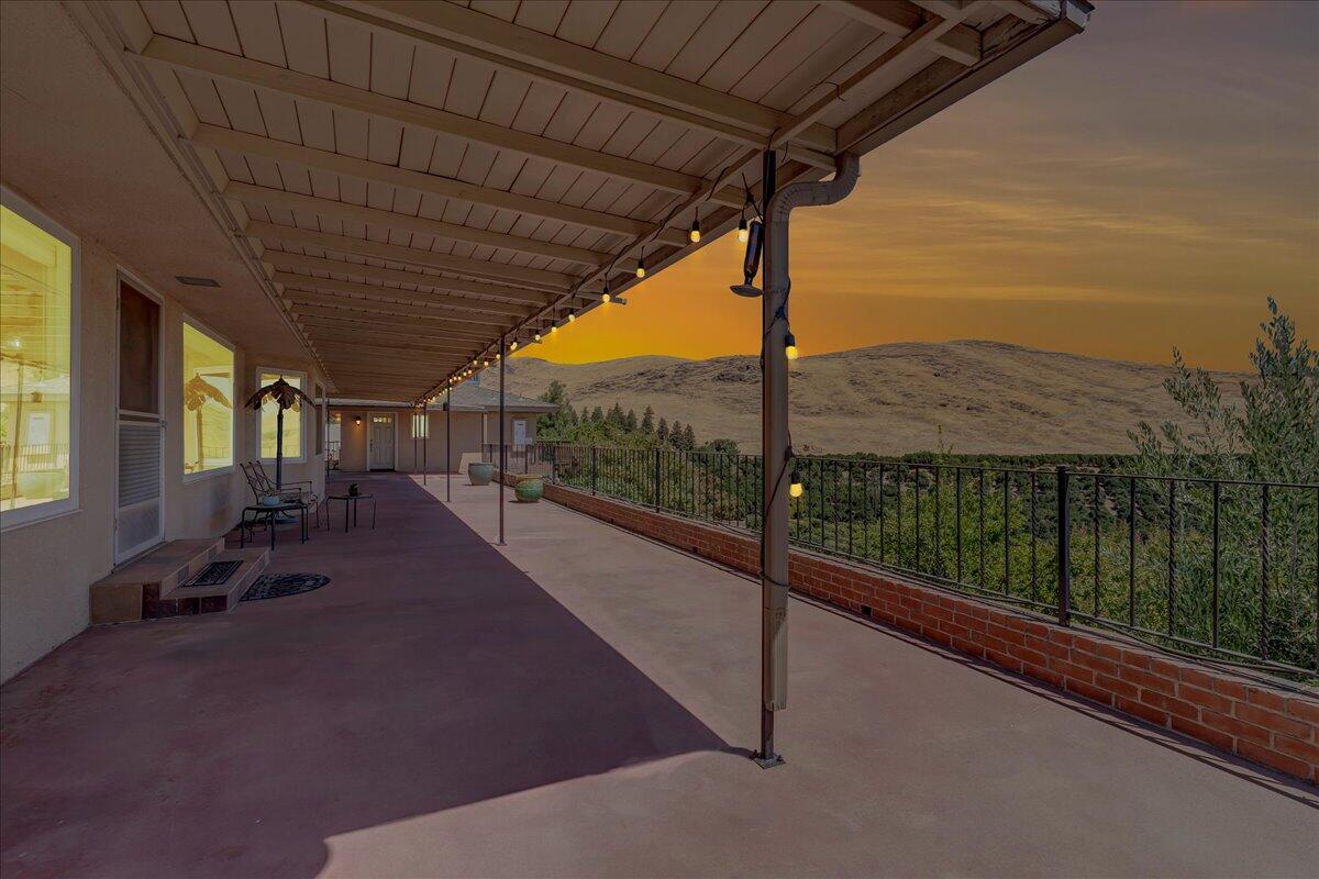 23124 Round Valley Dr, Lindsay, CA 93247