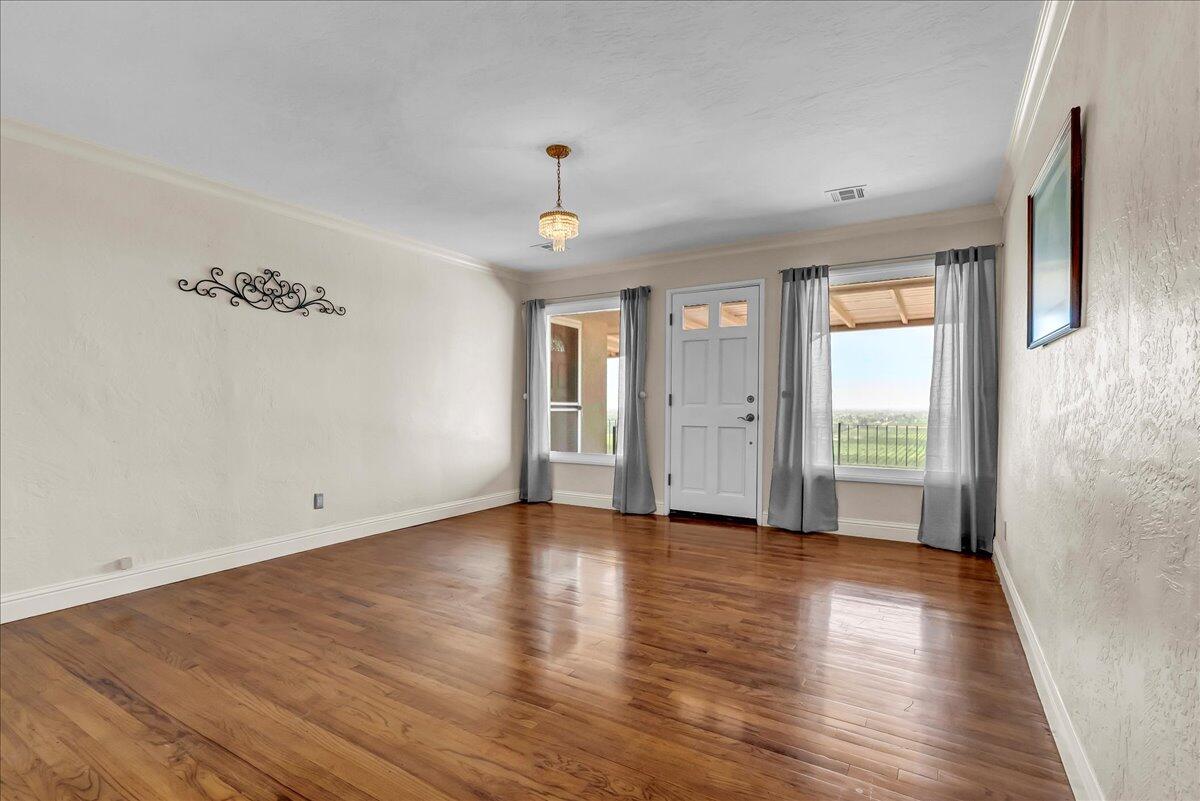 23124 Round Valley Dr, Lindsay, CA 93247