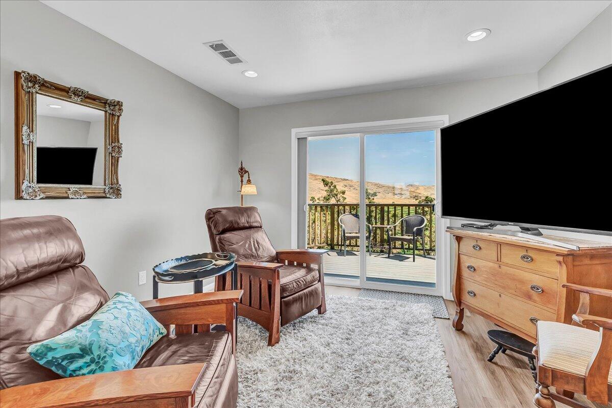 23124 Round Valley Dr, Lindsay, CA 93247