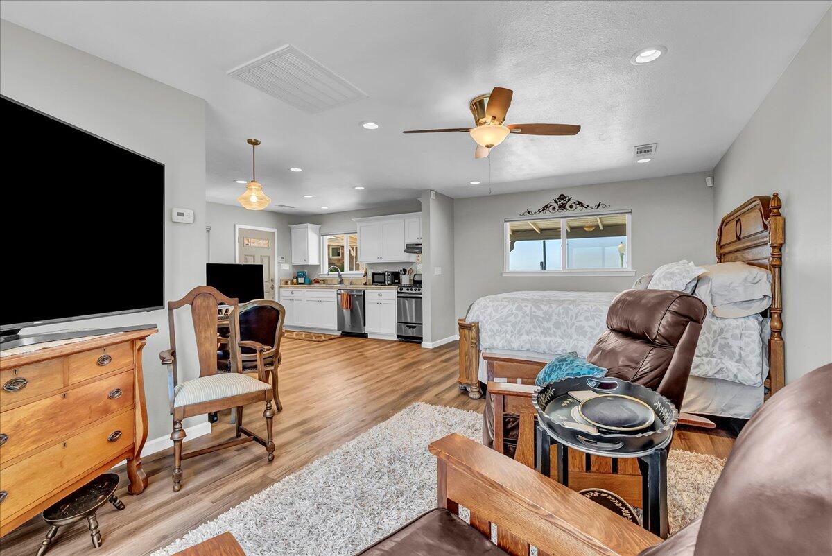 23124 Round Valley Dr, Lindsay, CA 93247