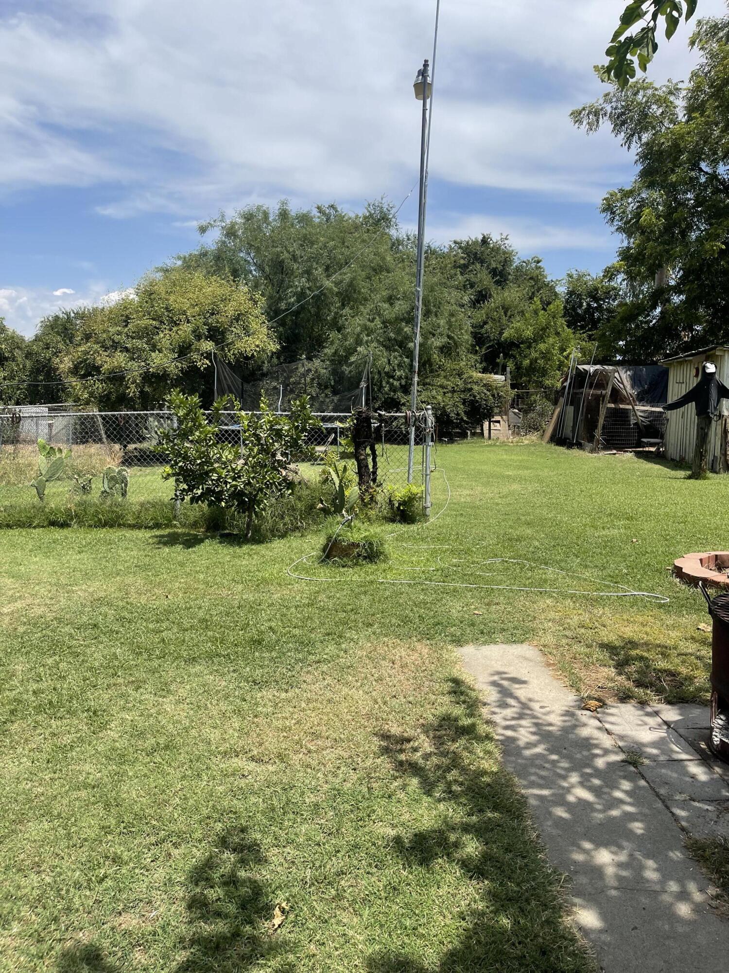 19522 Taylor Rd, Strathmore, CA 93267