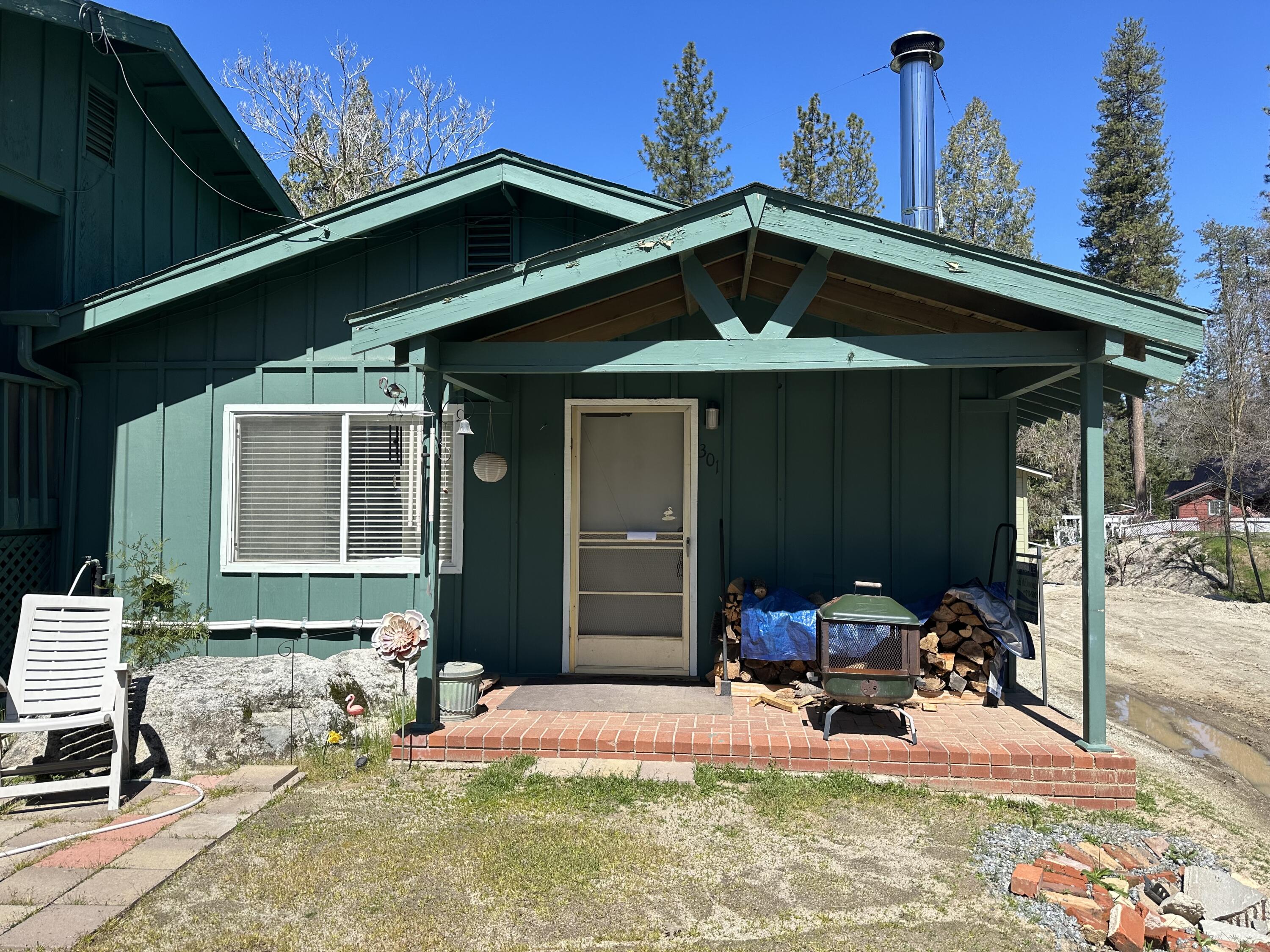 301 Capinero Dr, California Hot Springs, CA 93207