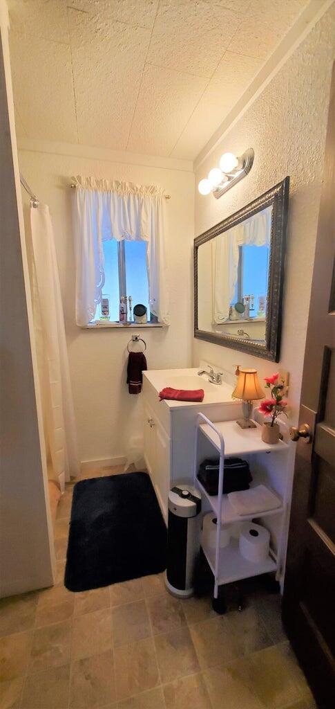 301 Capinero Dr, California Hot Springs, CA 93207