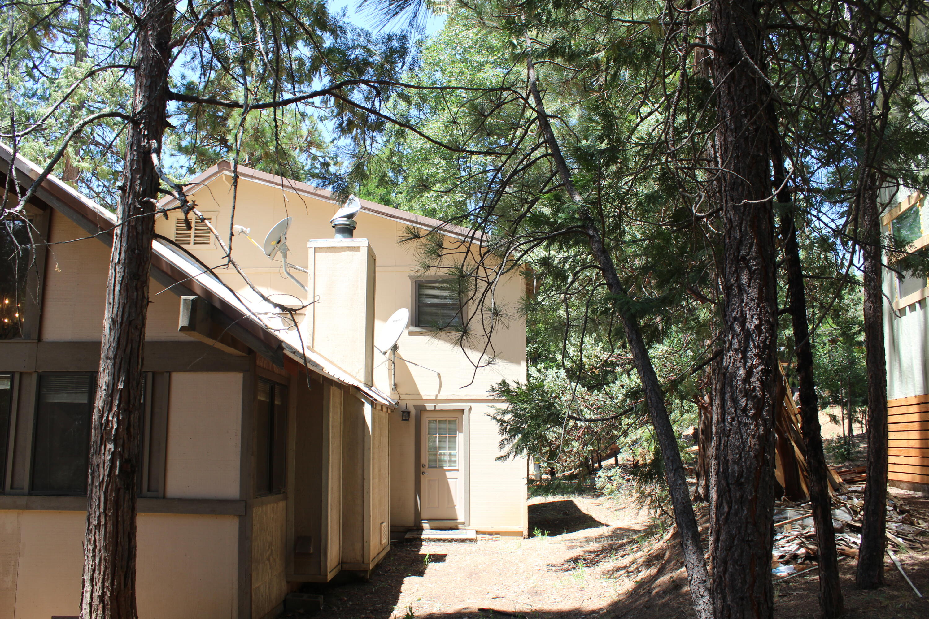 601 Linder Dr, Camp Nelson, CA 93265