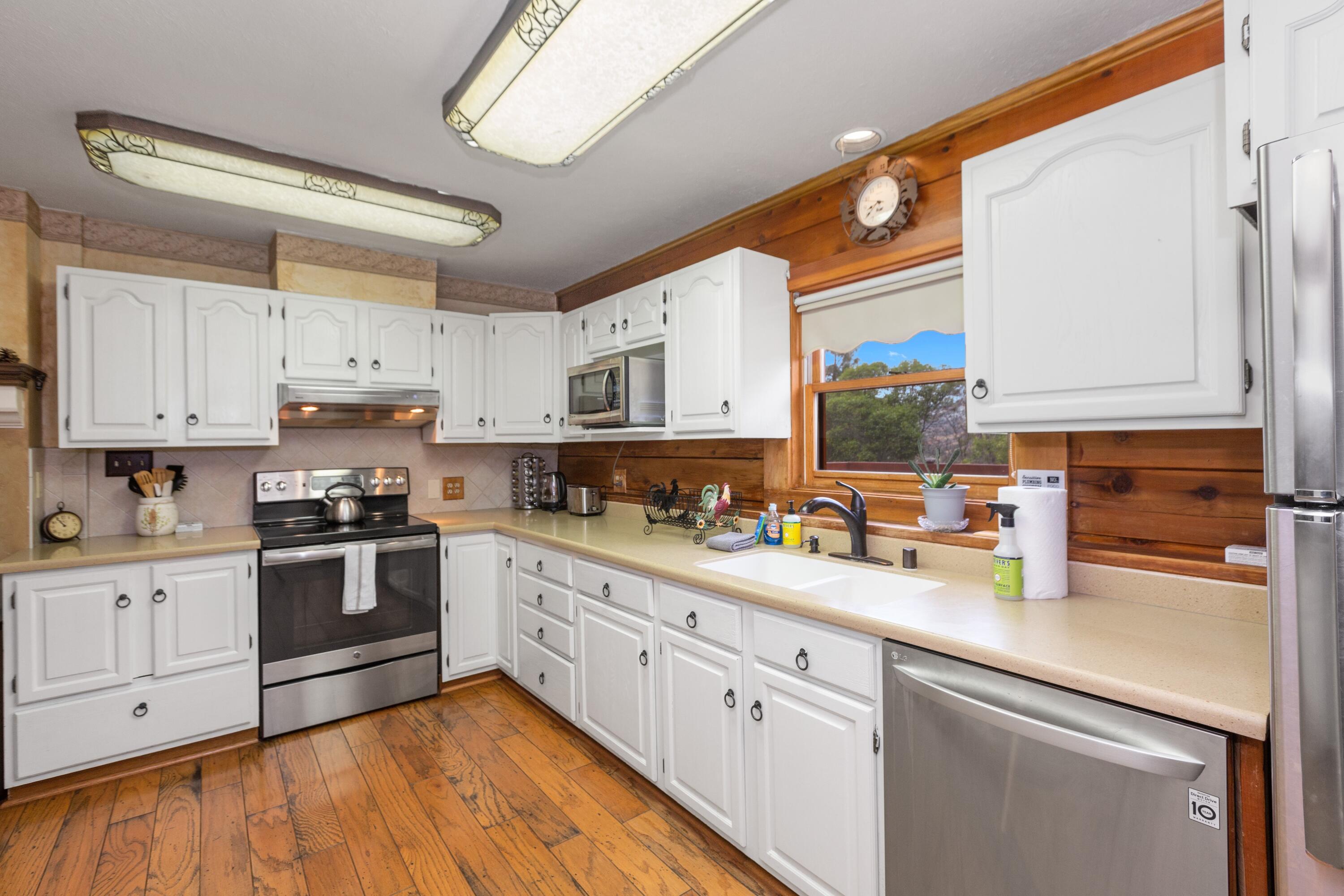 42182 Mynatt Dr Dr, Three Rivers, CA 93271