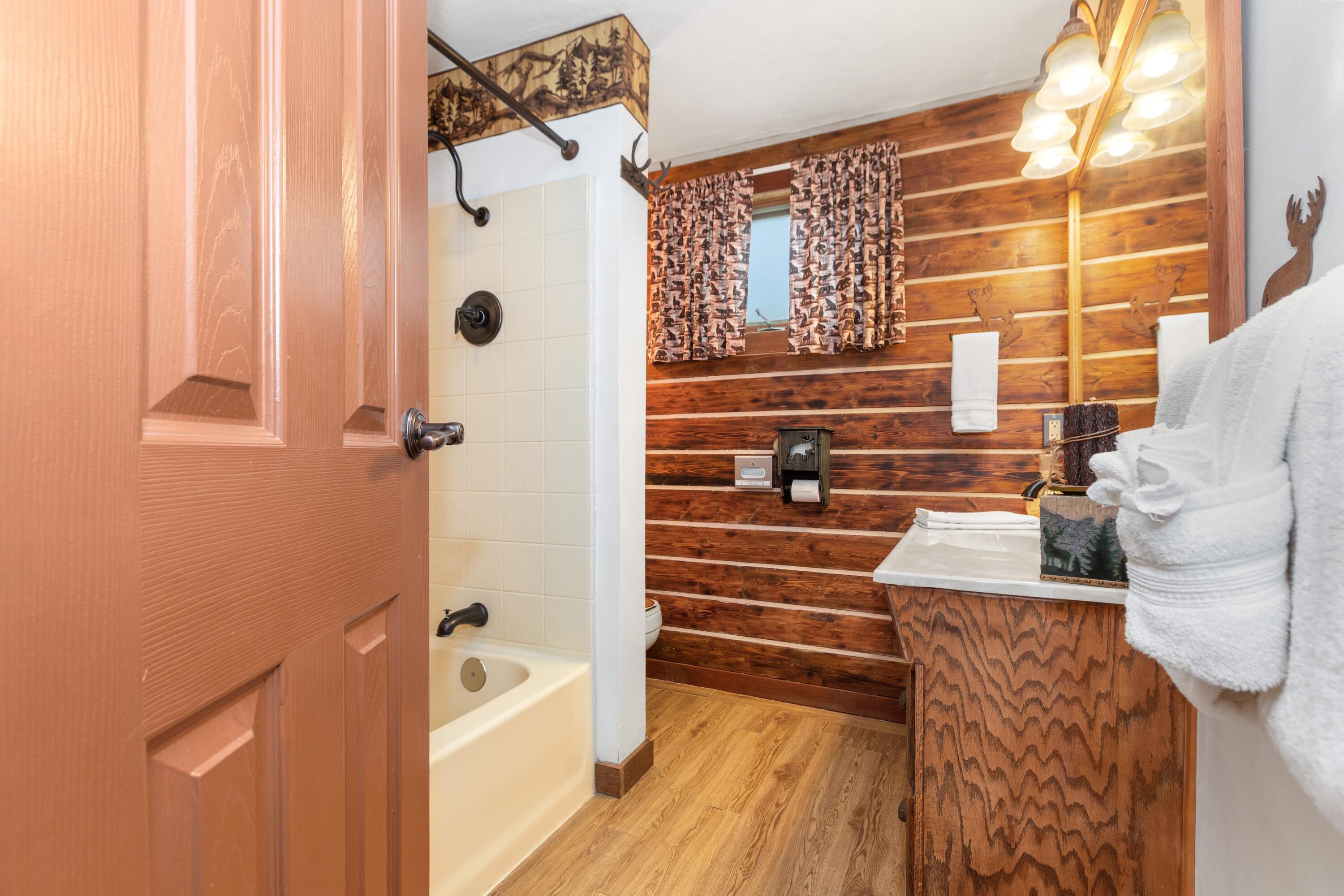 42182 Mynatt Dr Dr, Three Rivers, CA 93271