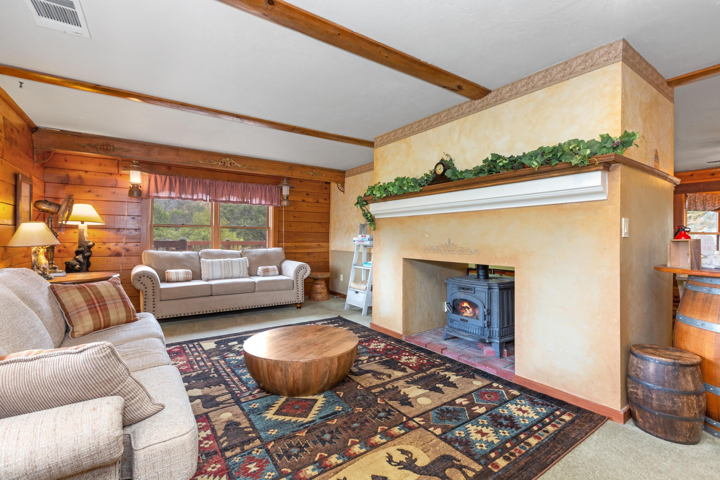 42182 Mynatt Dr Dr, Three Rivers, CA 93271