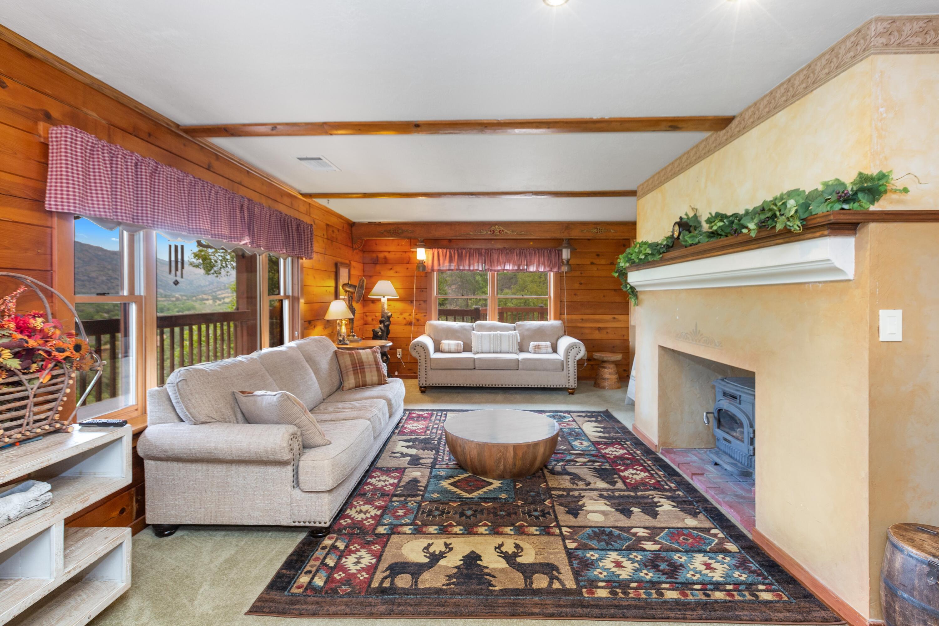 42182 Mynatt Dr Dr, Three Rivers, CA 93271