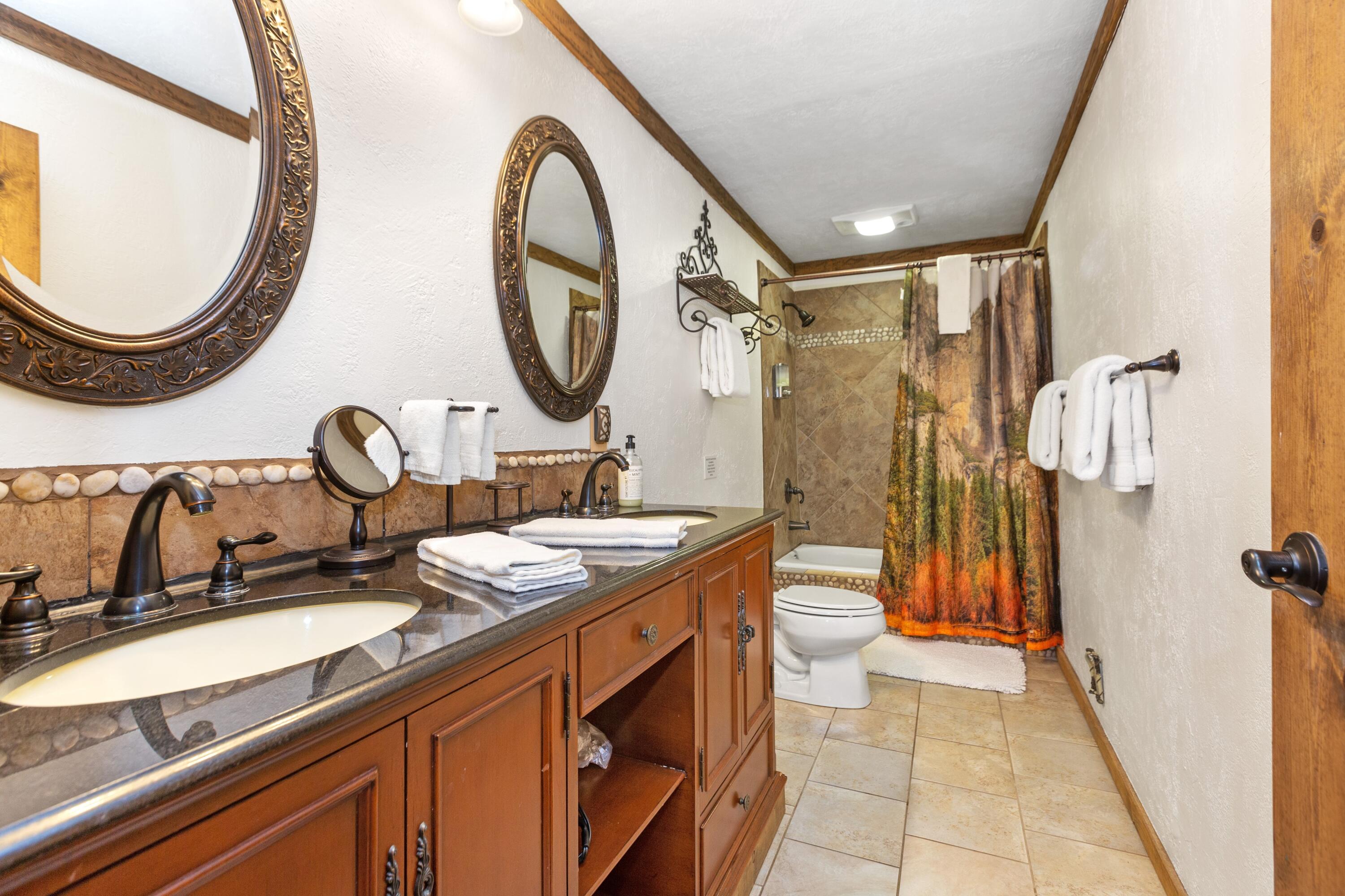 42182 Mynatt Dr Dr, Three Rivers, CA 93271