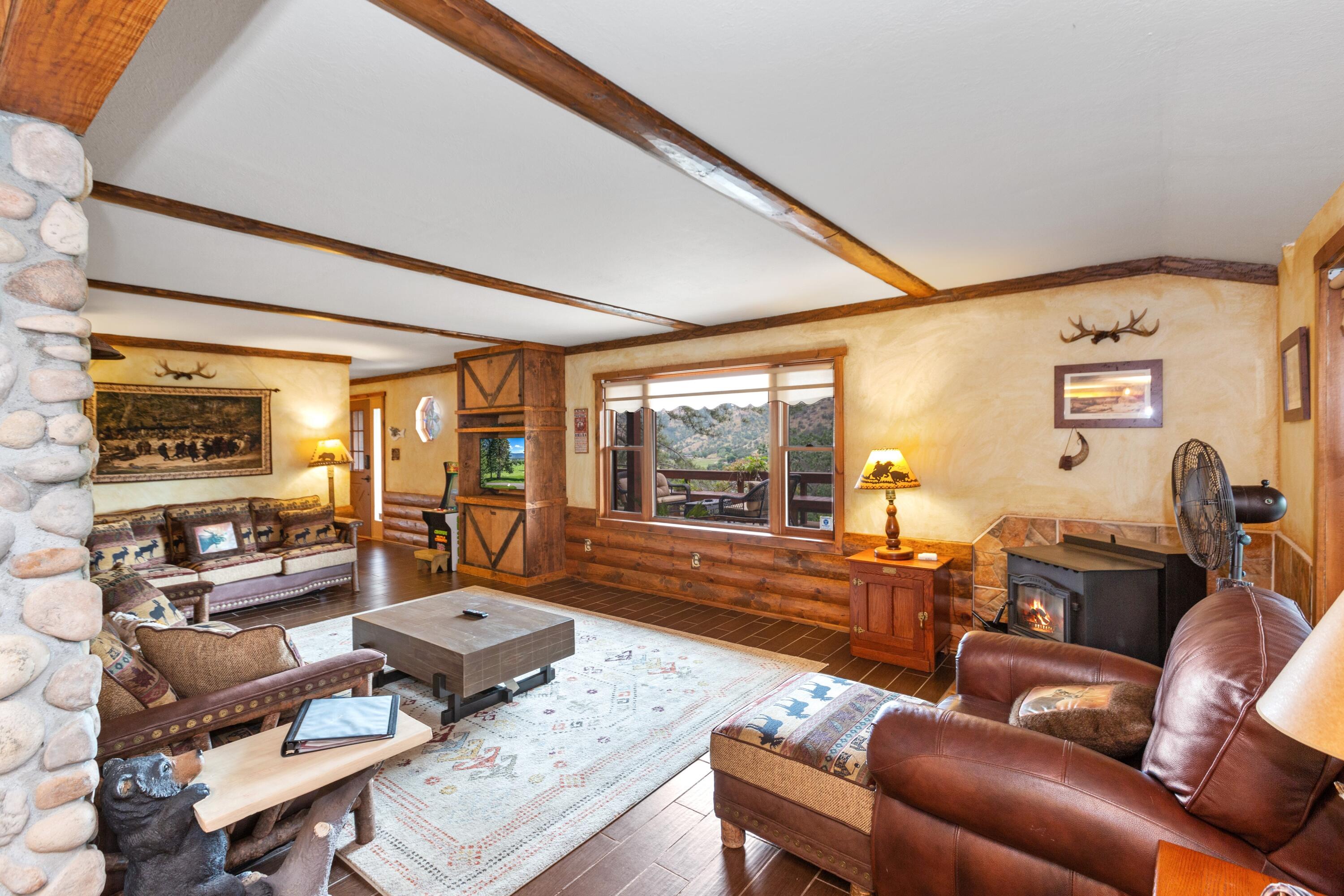 42182 Mynatt Dr Dr, Three Rivers, CA 93271