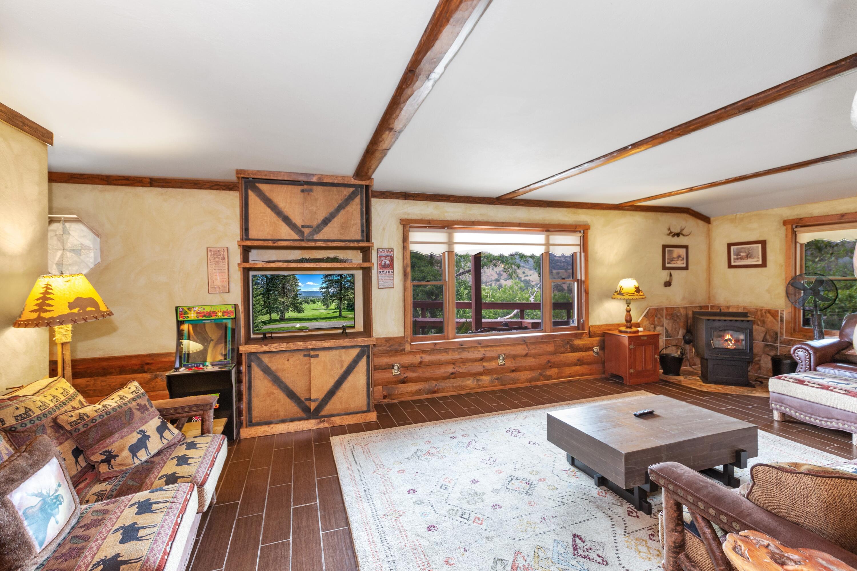 42182 Mynatt Dr Dr, Three Rivers, CA 93271