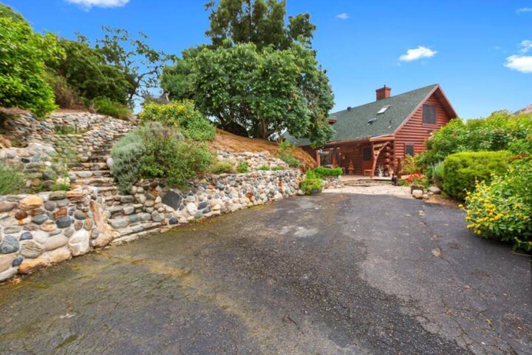 42182 Mynatt Dr Dr, Three Rivers, CA 93271