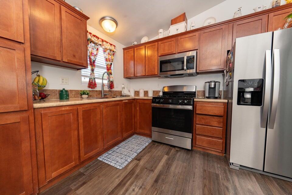 2400 W Midvalley Ave #R6, Visalia, CA 93277