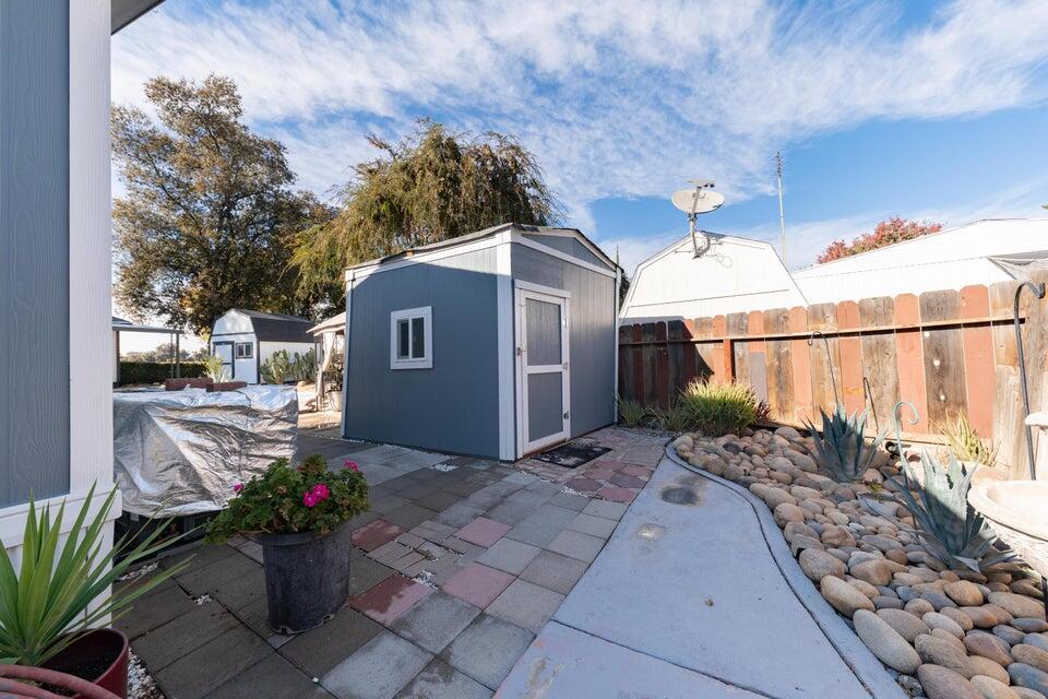 2400 W Midvalley Ave #R6, Visalia, CA 93277