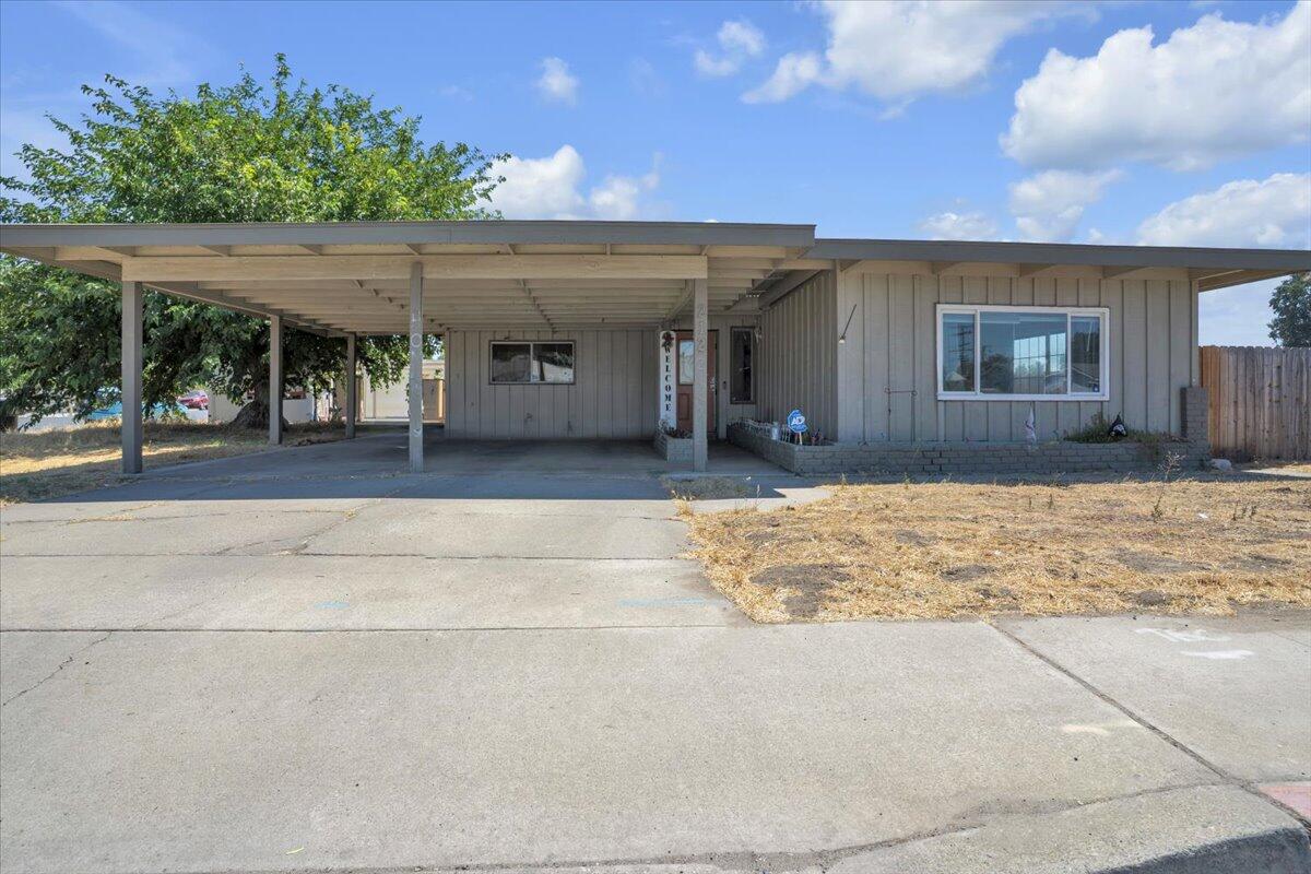 212 S Lovers Ln, Visalia, CA 93292