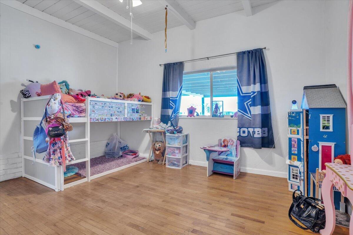 212 S Lovers Ln, Visalia, CA 93292