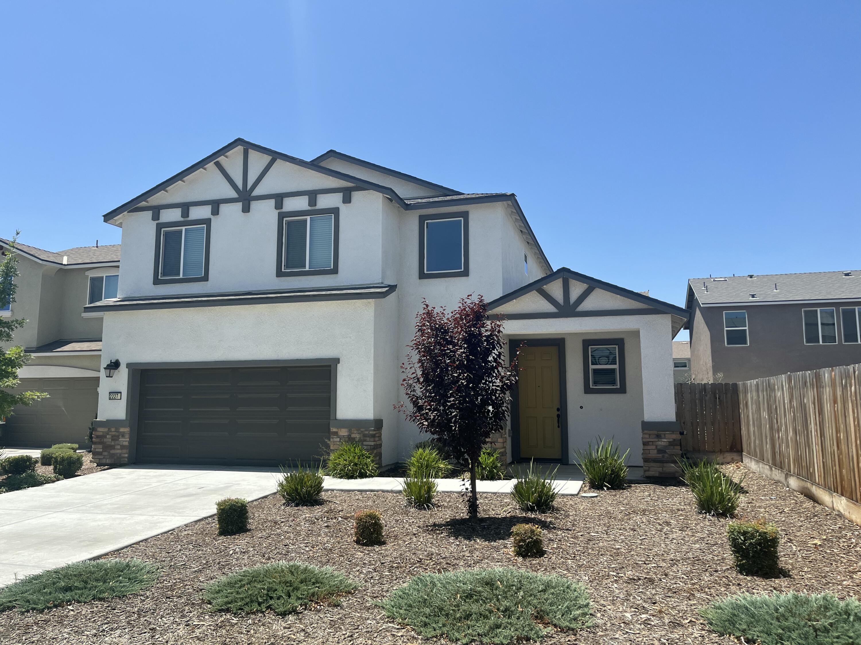 2227 S Crumal St, Visalia, CA 93292