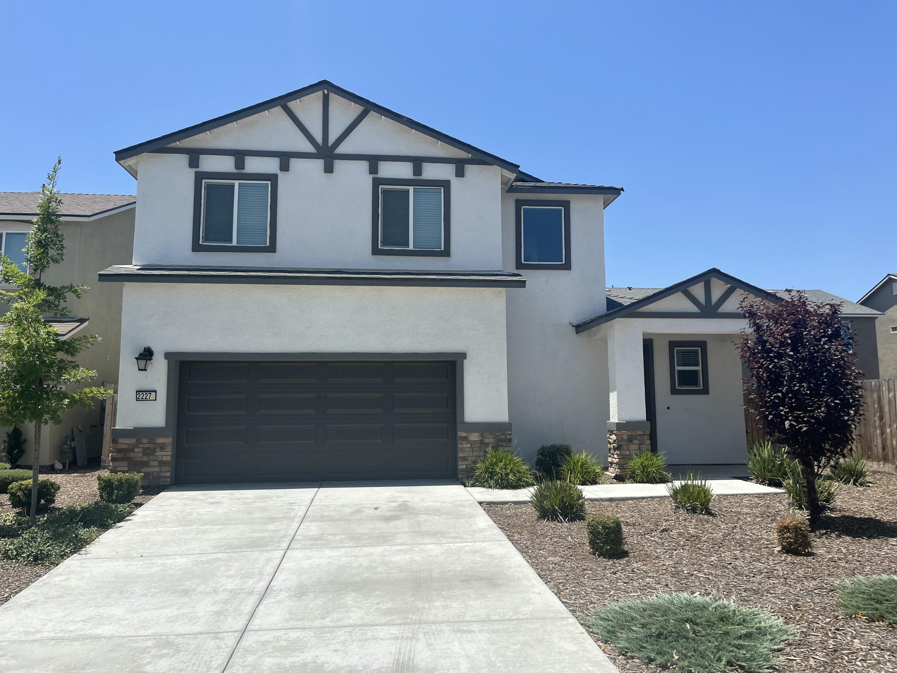 2227 S Crumal St, Visalia, CA 93292