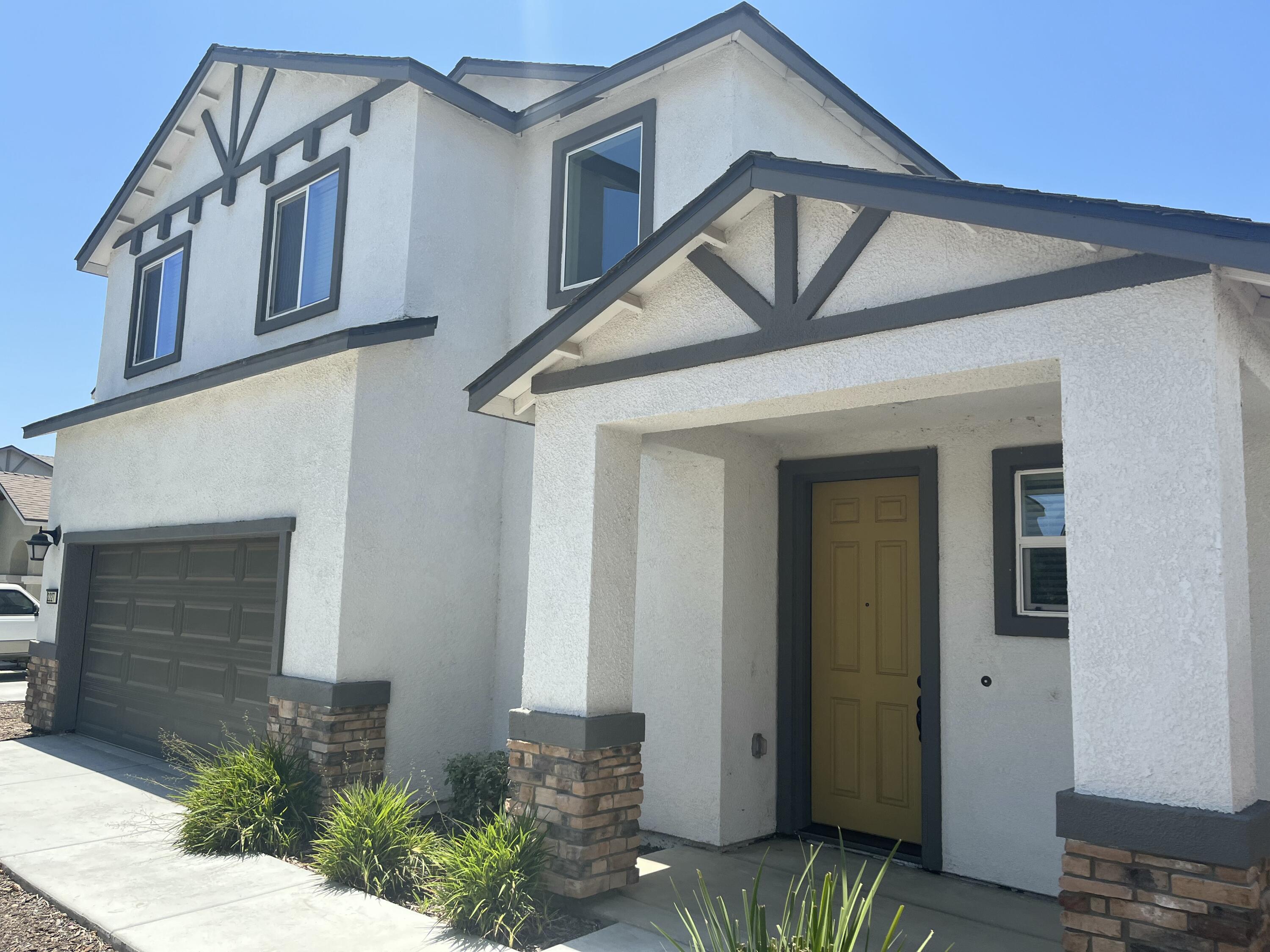 2227 S Crumal St, Visalia, CA 93292