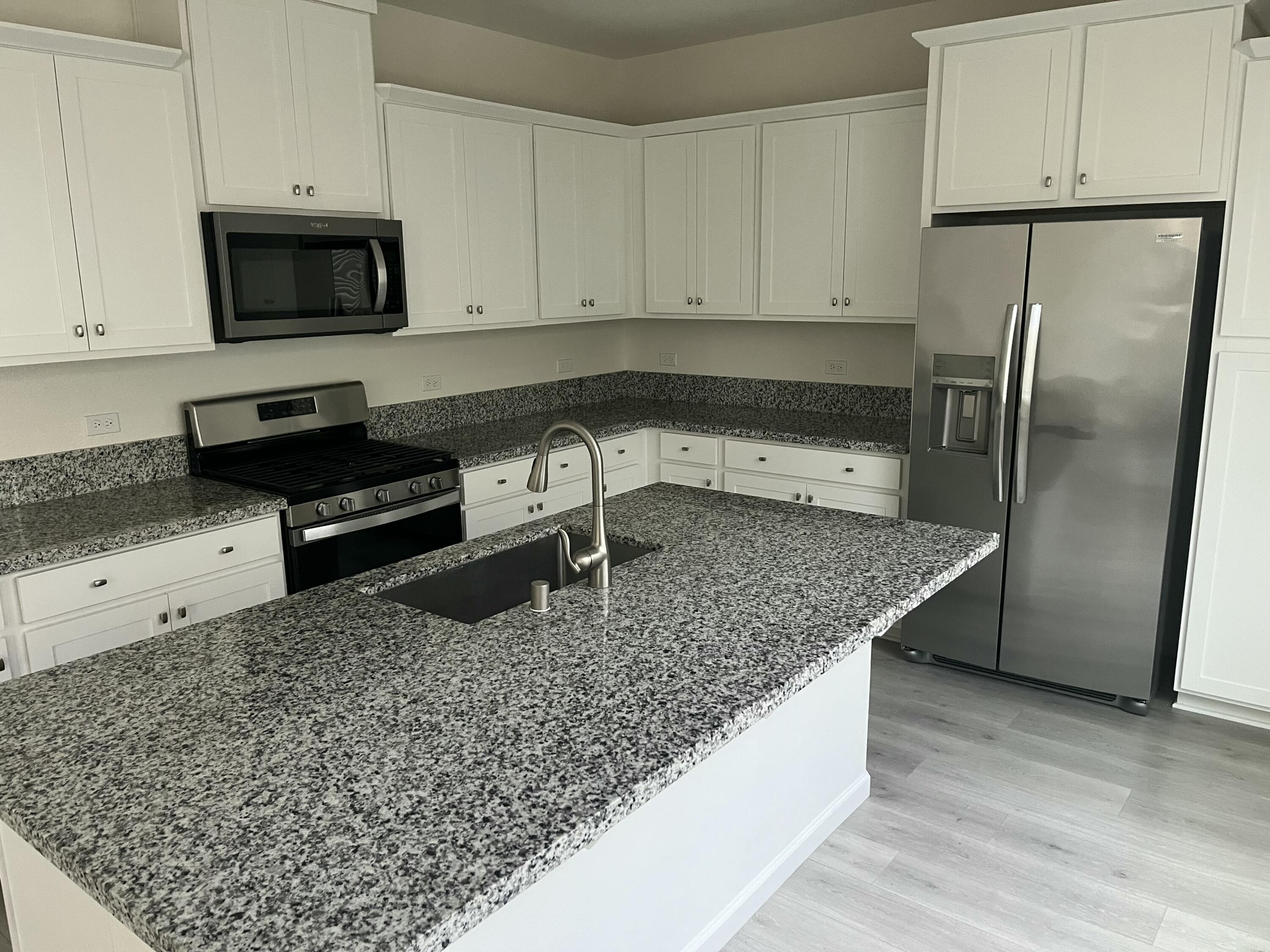 2227 S Crumal St, Visalia, CA 93292