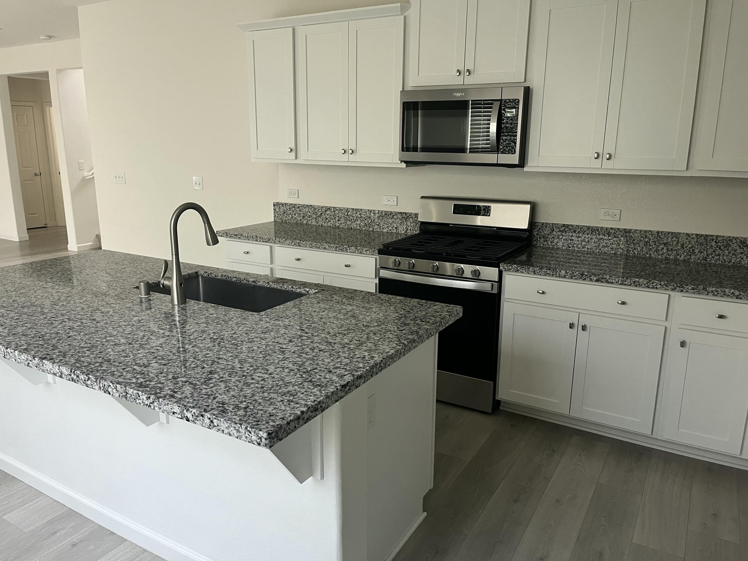 2227 S Crumal St, Visalia, CA 93292