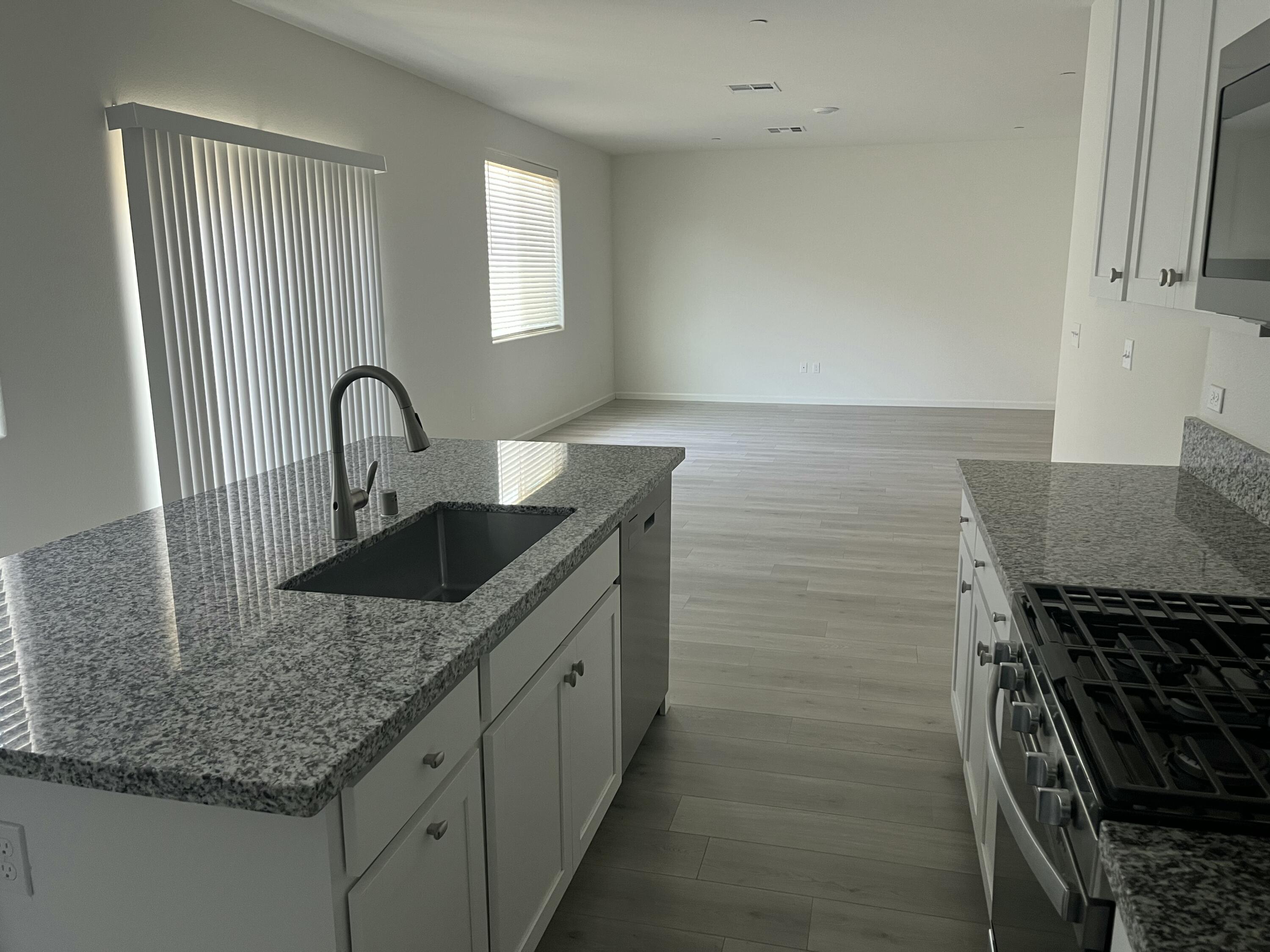 2227 S Crumal St, Visalia, CA 93292