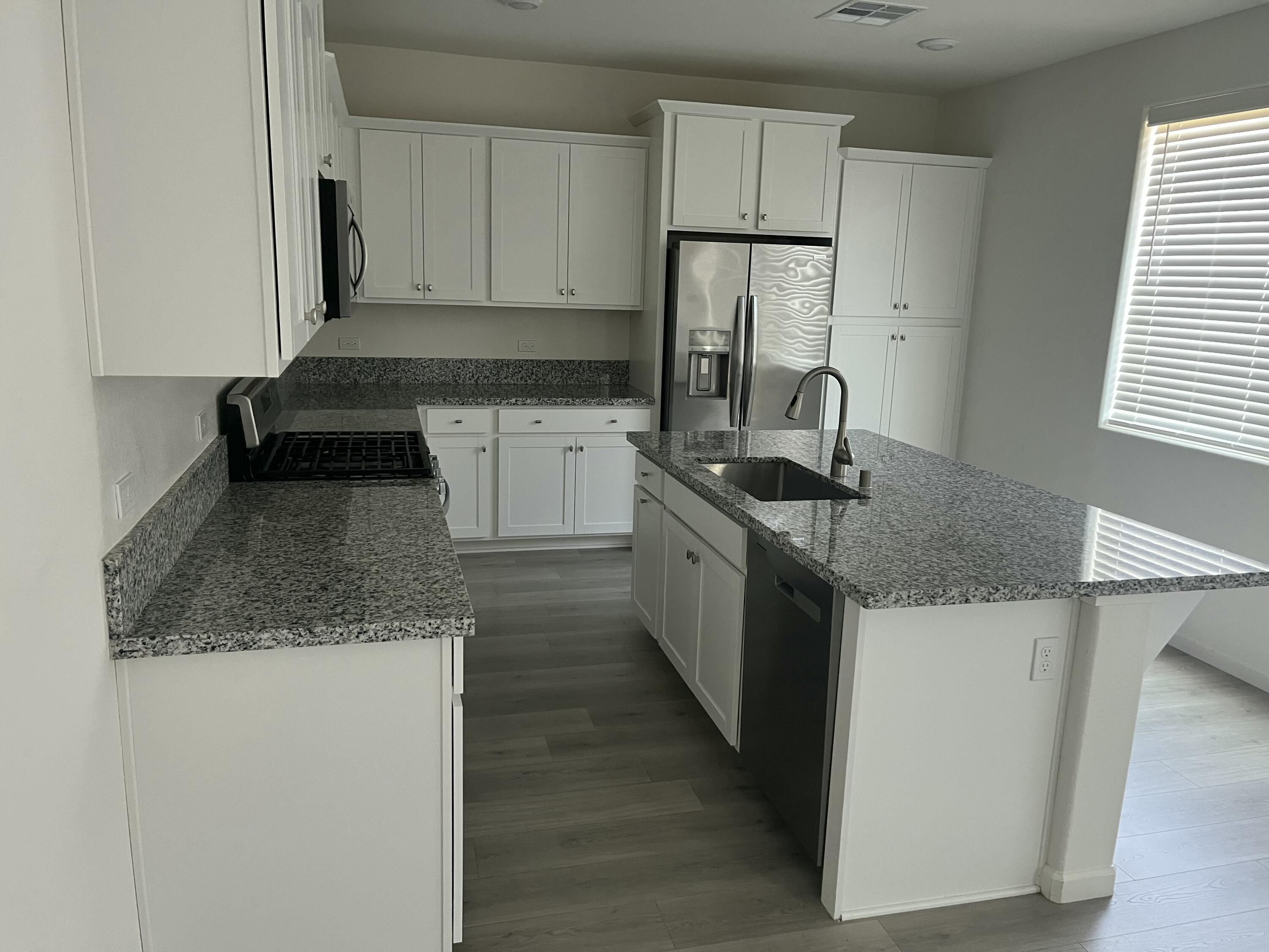 2227 S Crumal St, Visalia, CA 93292