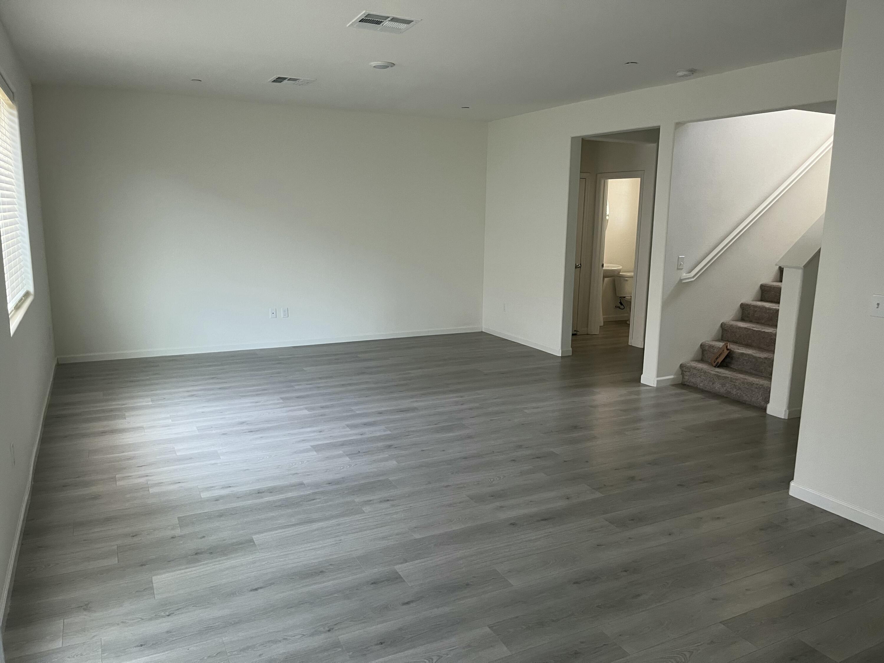 2227 S Crumal St, Visalia, CA 93292